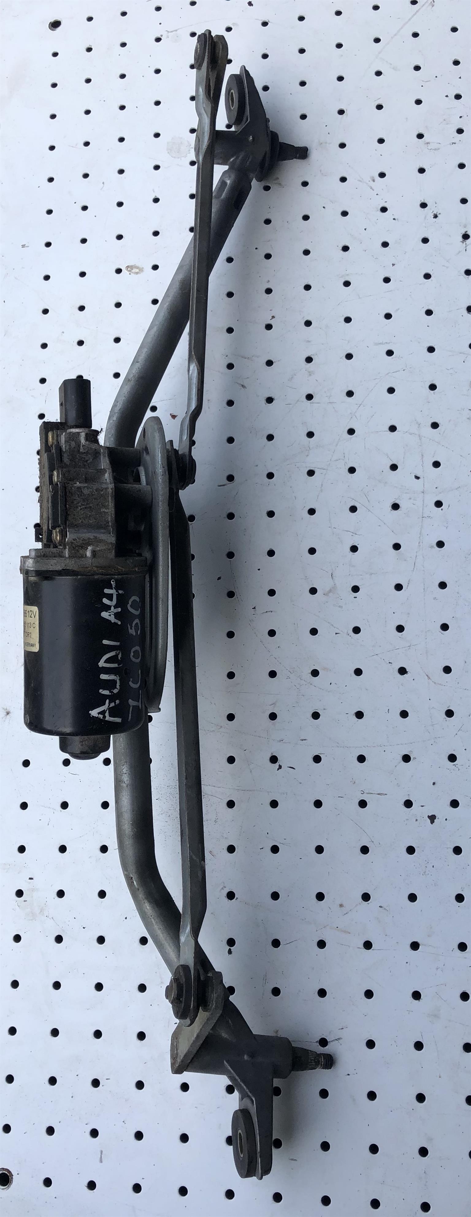 AUDI A4 WIPER MECHANISM COMPLETE - Private Seller