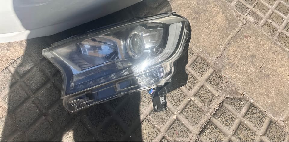 Ford ranger t7 wildtrack left side led headlight - Private Seller Ford ranger t7 wildtrack left side led headlight - Private Seller