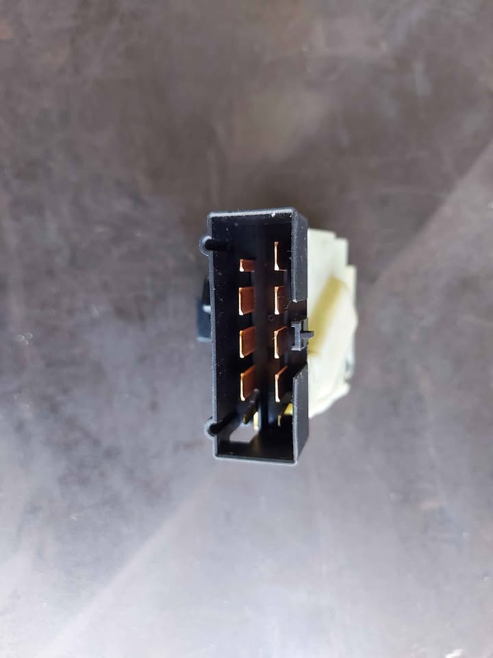 Used Jeep Cherokee KJ Ignition Switch P/N 04793576A