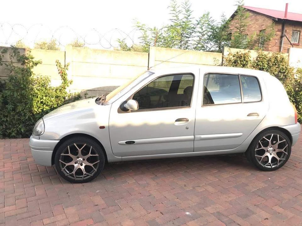 Renault Clio Car