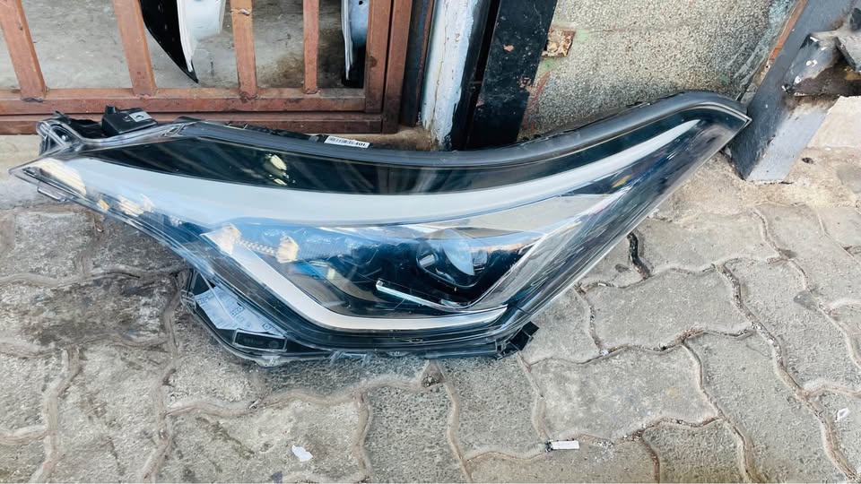 Toyota C-HR Headlight - Private Seller Toyota C-HR Headlight - Private Seller