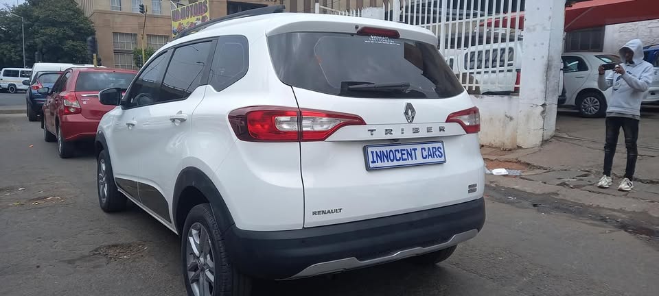 USED 2021 RENAULT TRIBER 1.0PETROL ENGINE, AUTOMATIC, WHITE COLOUR, MILEAGE 73000KM