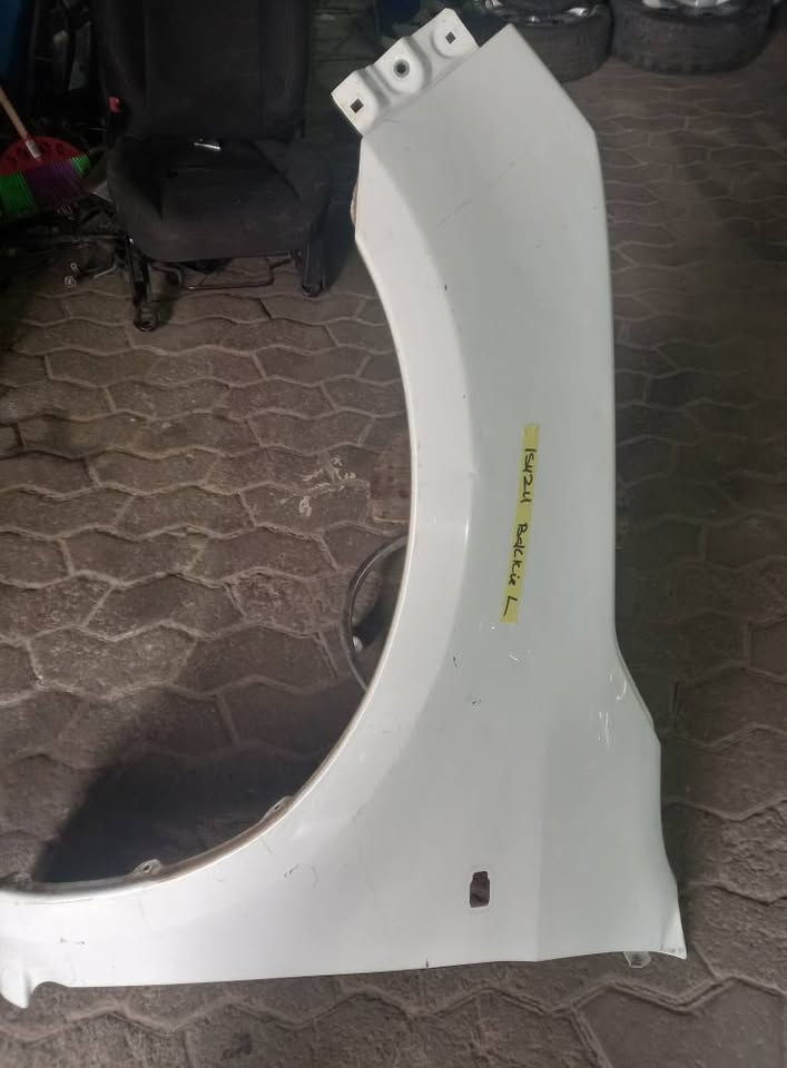 Isuzu Bakkie Fender Left Side - Private Seller Isuzu Bakkie Fender Left Side - Private Seller