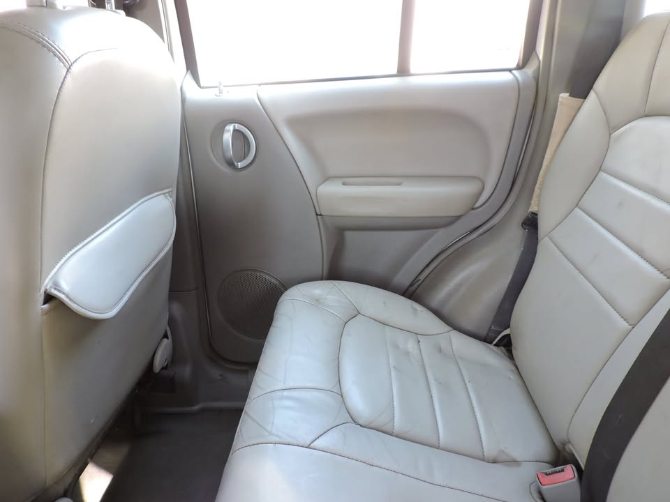 Jeep Cherokee 2.5 crd car seats - Private Seller