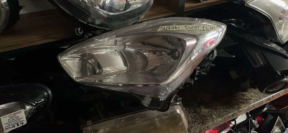 Suzuki swift left side headlight - Private Seller