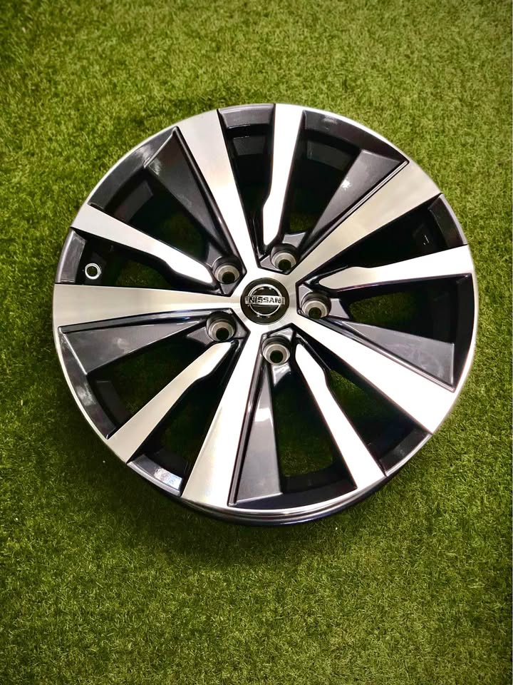 17 Inch Nissan Altima Design Rim Set - Private Seller