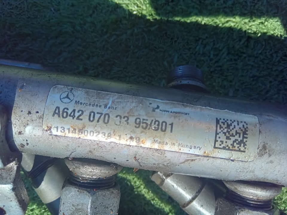 MERCEDES BENZ OM642 3.0 DIESEL ENGINE INJECTORS AND RAIL FOR SALE W164/ SPRINTER /W204 /W212/ VITO