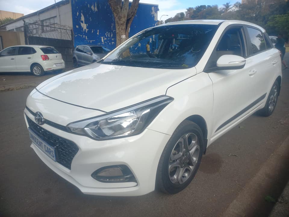 2020 HYUNDAI i20 MOTION 1.2 PETROL, AUTOMATIC, WHITE COLOR, MILEAGE 84000KM