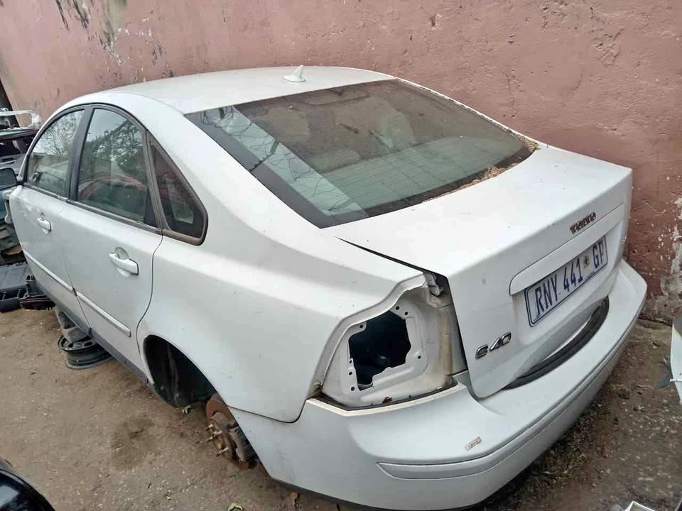 Volvo s40 2.4i Stripping For Spares