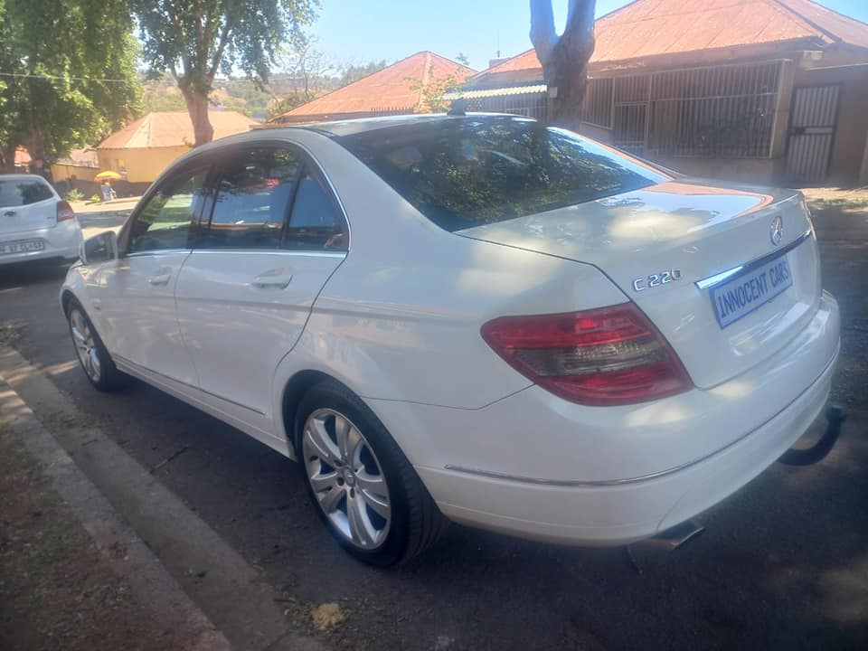 2010 MERCEDES BENZ C200 CDI DIESEL, AUTOMATIC, WHITE COLOR, MILEAGE 118000KMS. LS