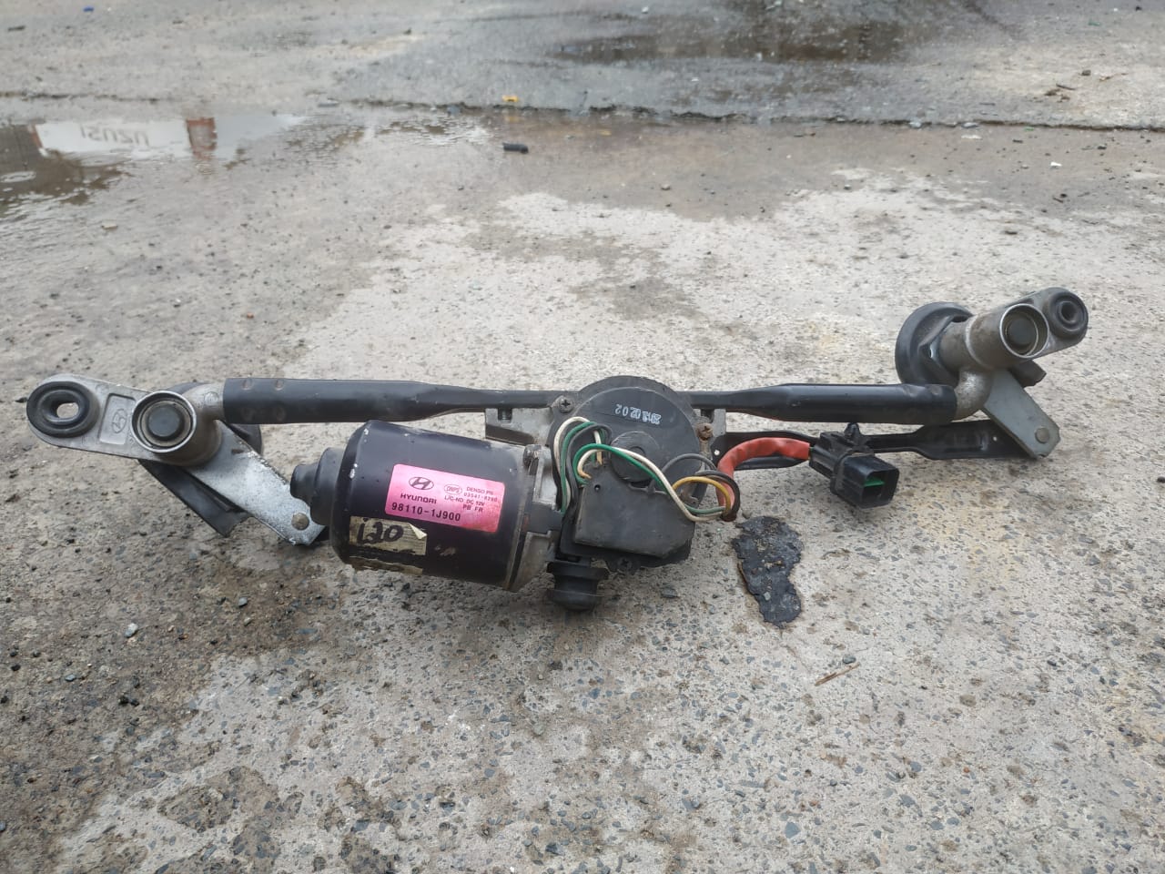 2010 Onwards Hyundai i20 Wiper motor mechanism for sale - Private Seller 2010 Onwards Hyundai i20 Wiper motor mechanism for sale - Private Seller