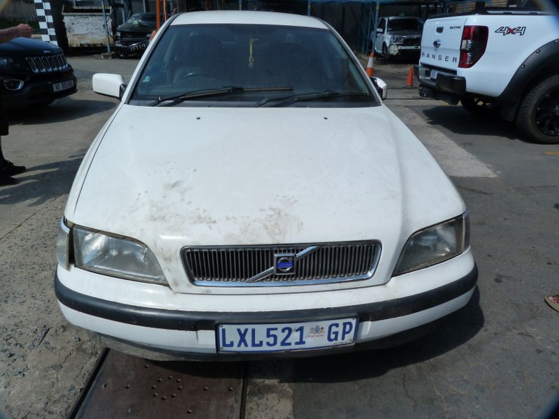 Volvo S40 2.0 Manual White - 2000 STRIPPING FOR SPARES - Private Seller Volvo S40 2.0 Manual White - 2000 STRIPPING FOR SPARES - Private Seller