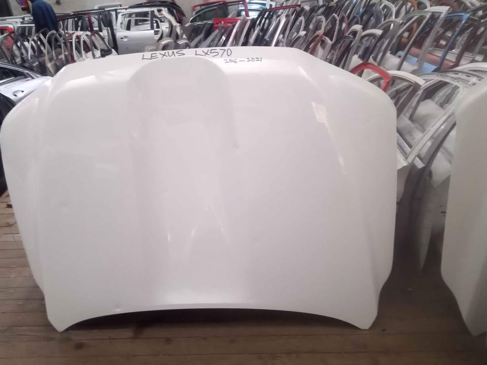 Lexus LX bonnet