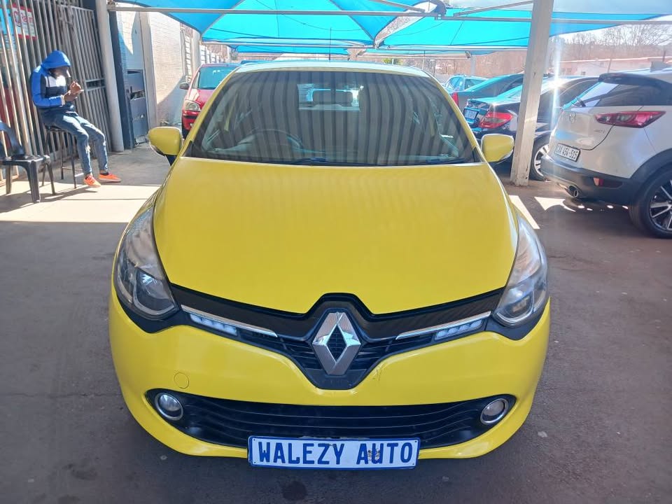 2015 RENAULT CLIO IV 900T Transmission: Manual Mileage: 92000km Fueltype: Petrol Yellow