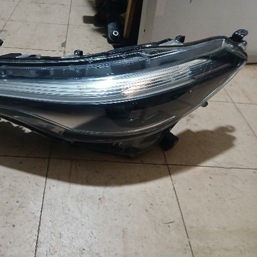 Toyota corolla cross headlight - Private Seller Toyota corolla cross headlight - Private Seller