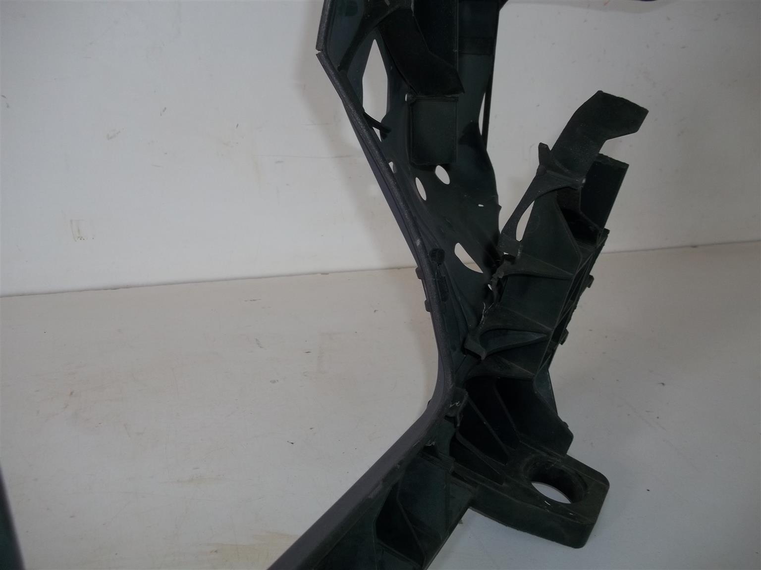 Kia Cerato radiator support cradle - Private Seller Kia Cerato radiator support cradle - Private Seller