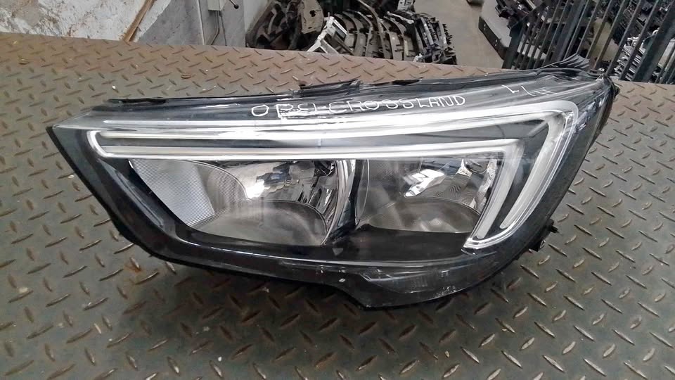 Opel Crossland headlight - Private Seller Opel Crossland headlight - Private Seller