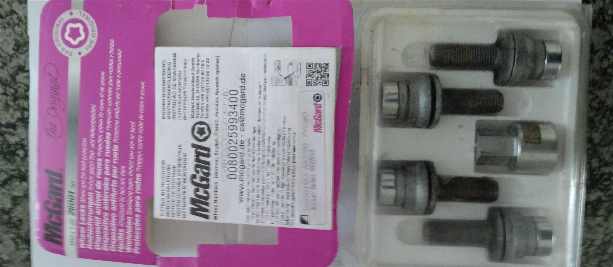Wheel locking STUDS