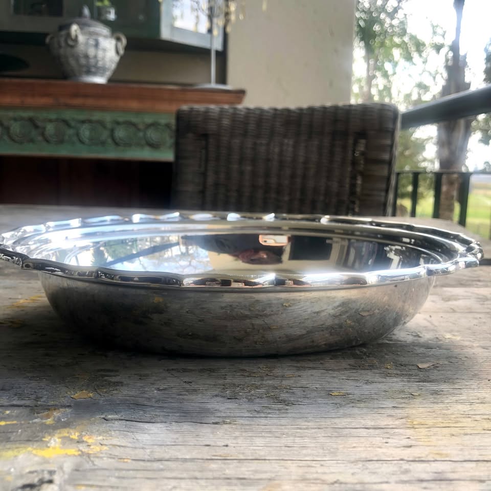 Oval Etched Silver Plated Dish for Stylish Gatherings