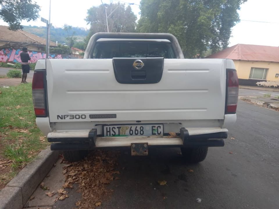 2016 Nissan NP300 Double Cab. Hadbody 2.4 Petrol Manual 4X4, White Color  Mileage