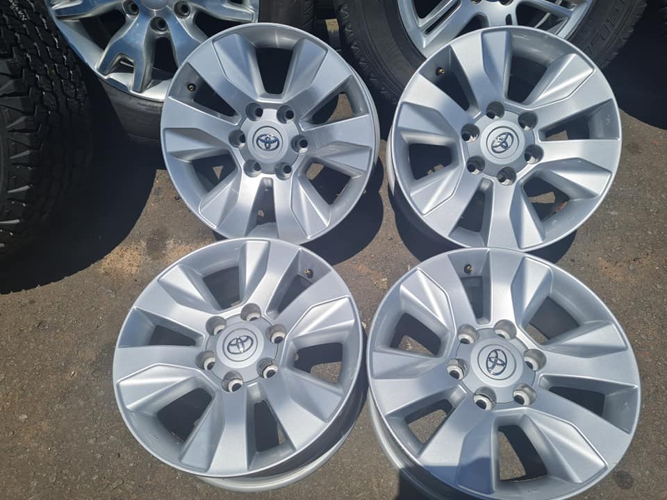 Toyota Hilux Gd6 original alloy mags size 17 - Private Seller