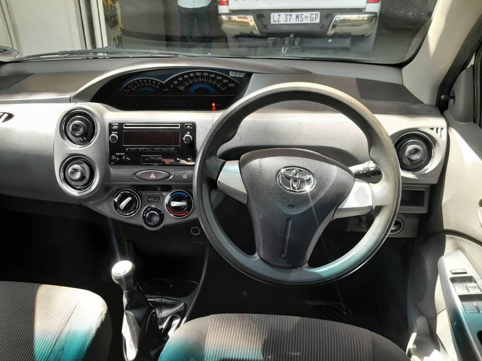 2017 TOYOTA ETIOS 1.5 HATCHBACK MANUAL