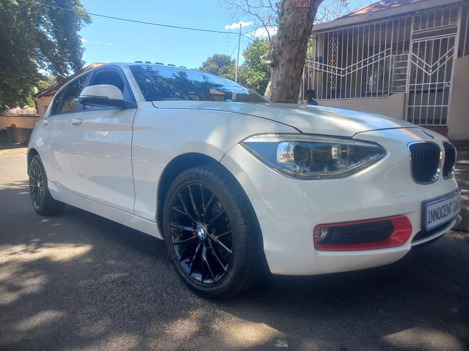 2015 BMW 116i PETROL, HATCHBACK, AUTOMATIC, WHITE COLOR, MILEAGE SUNROOF,