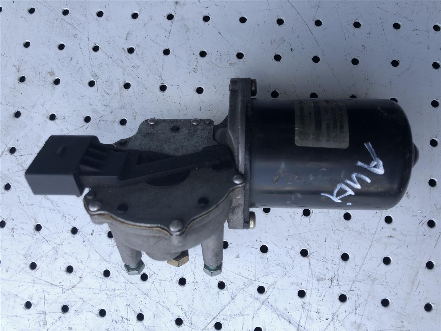 AUDI / VW WIPER MOTOR - Private Seller