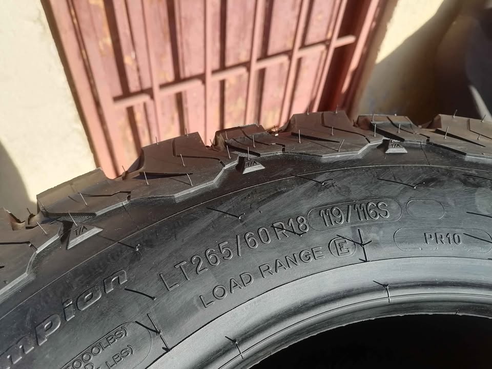 265 60 18 BF Goodrich Ko2 (NEW TYRES)