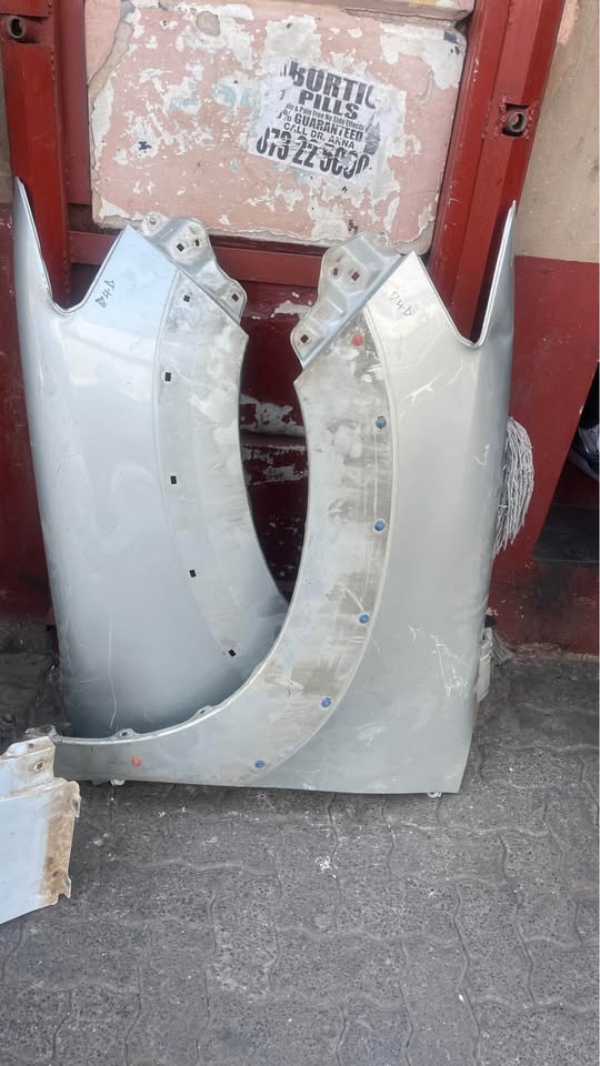 TOYOTA HILUX D4D fenders - Private Seller TOYOTA HILUX D4D fenders - Private Seller