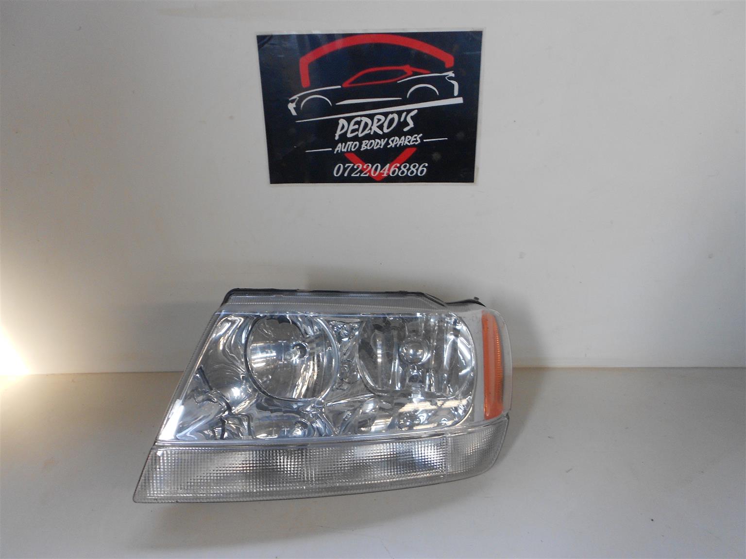 Jeep Cherokee headlight - Private Seller Jeep Cherokee headlight - Private Seller