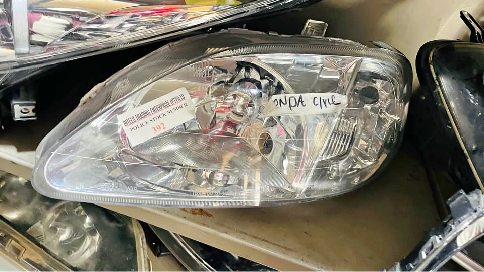 Honda CIVIC headlight - Private Seller Honda CIVIC headlight - Private Seller