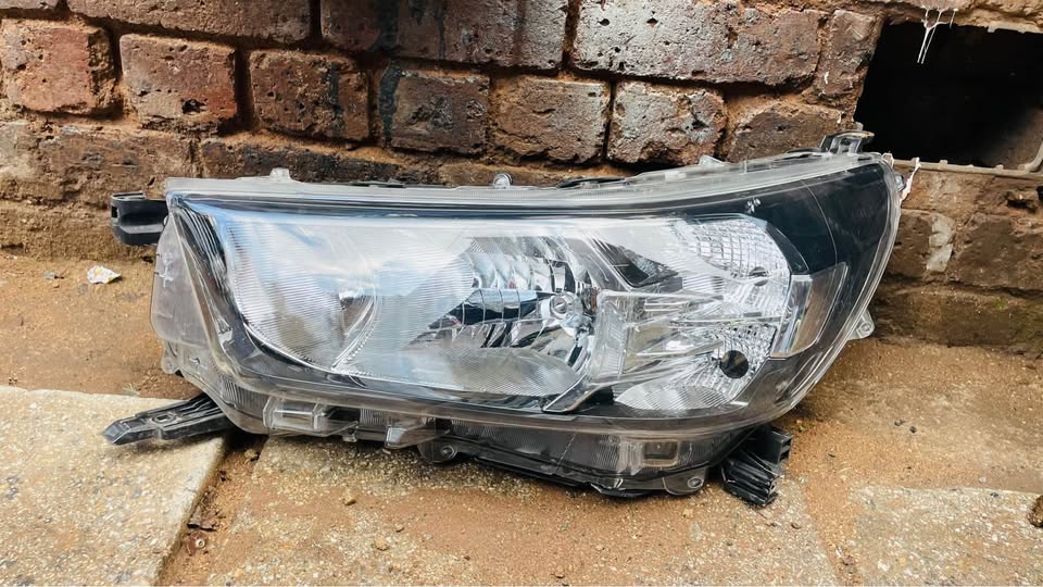 Toyota Hilux GD6 LEGEND 50 headlight - Private Seller Toyota Hilux GD6 LEGEND 50 headlight - Private Seller