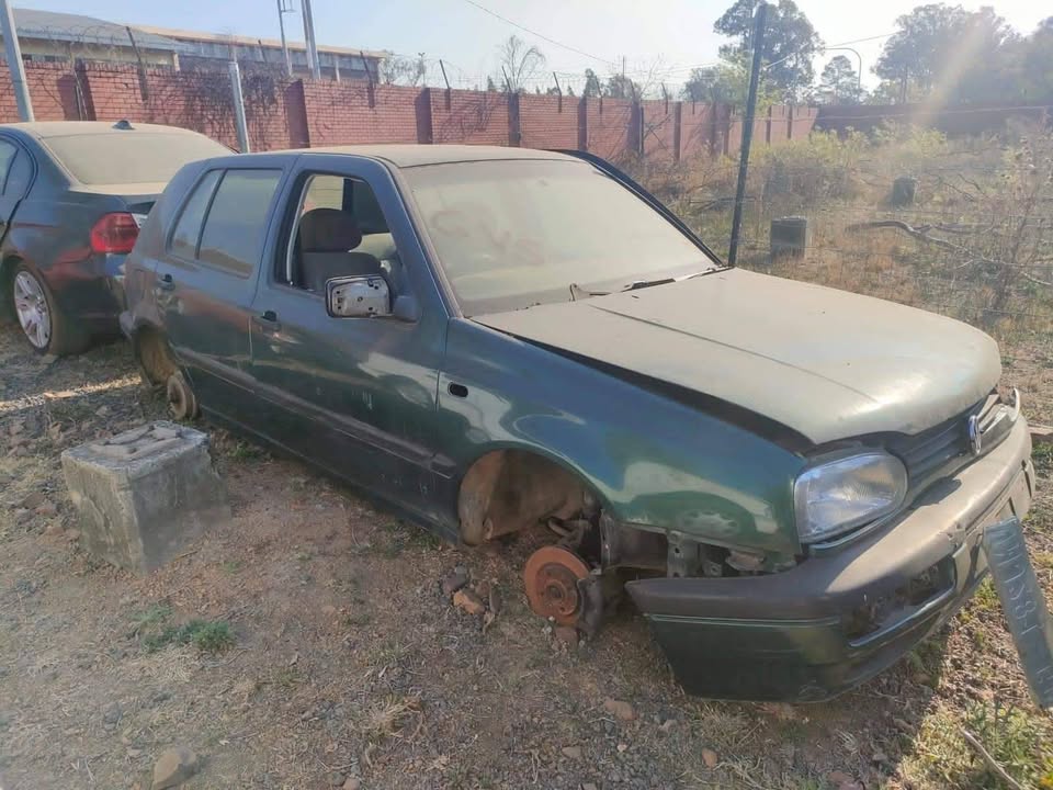 Vw golf 3 1.6 stripping for spares