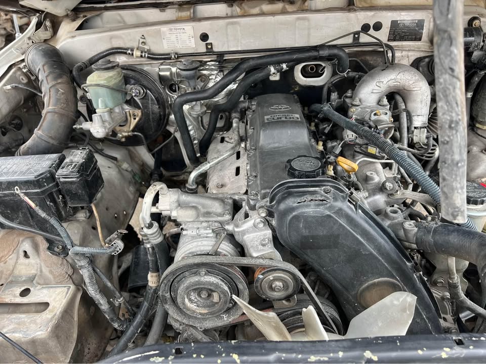 Toyota Hilux 3.0KZTE SINGLE CAB STRIPPING FOR SPARES - Private Seller