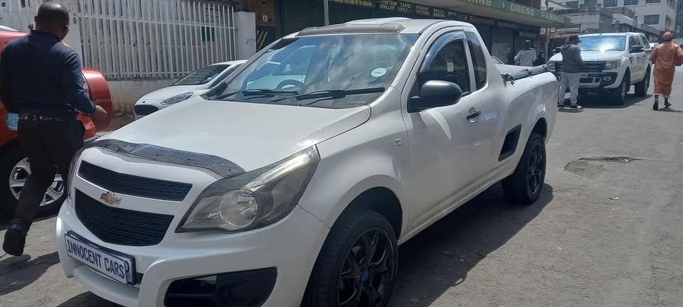 2017 CHEVROLET UTILITY BAKKIE 1.4 MANUAL TRANSMISSION, WHITE COLOUR, 80000KM