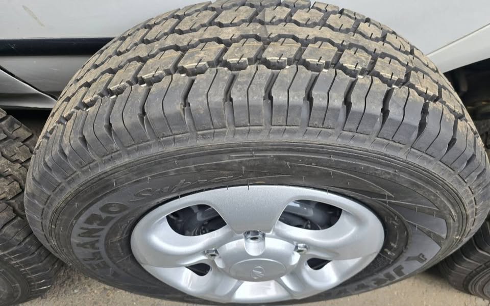 Mahindra Scorpio Rims/Tyres and Wheelcaps/ New - Private Seller Mahindra Scorpio Rims/Tyres and Wheelcaps/ New - Private Seller