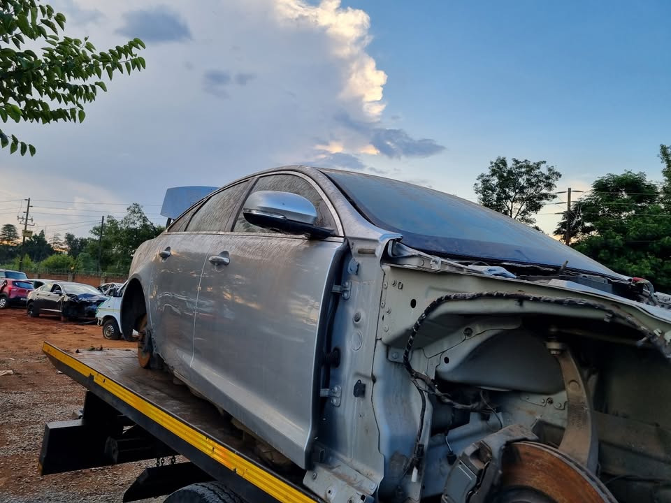 Jaguar XJ V8 STRIPPING AS SPARES - Private Seller