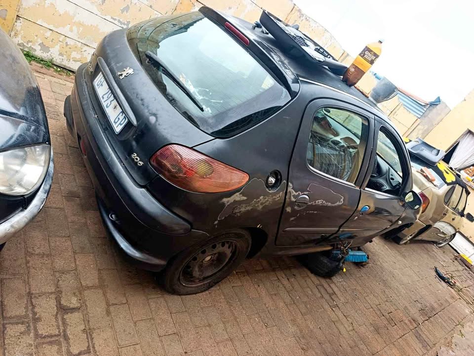 Peugeot 206 stripping for spares - Private Seller Peugeot 206 stripping for spares - Private Seller