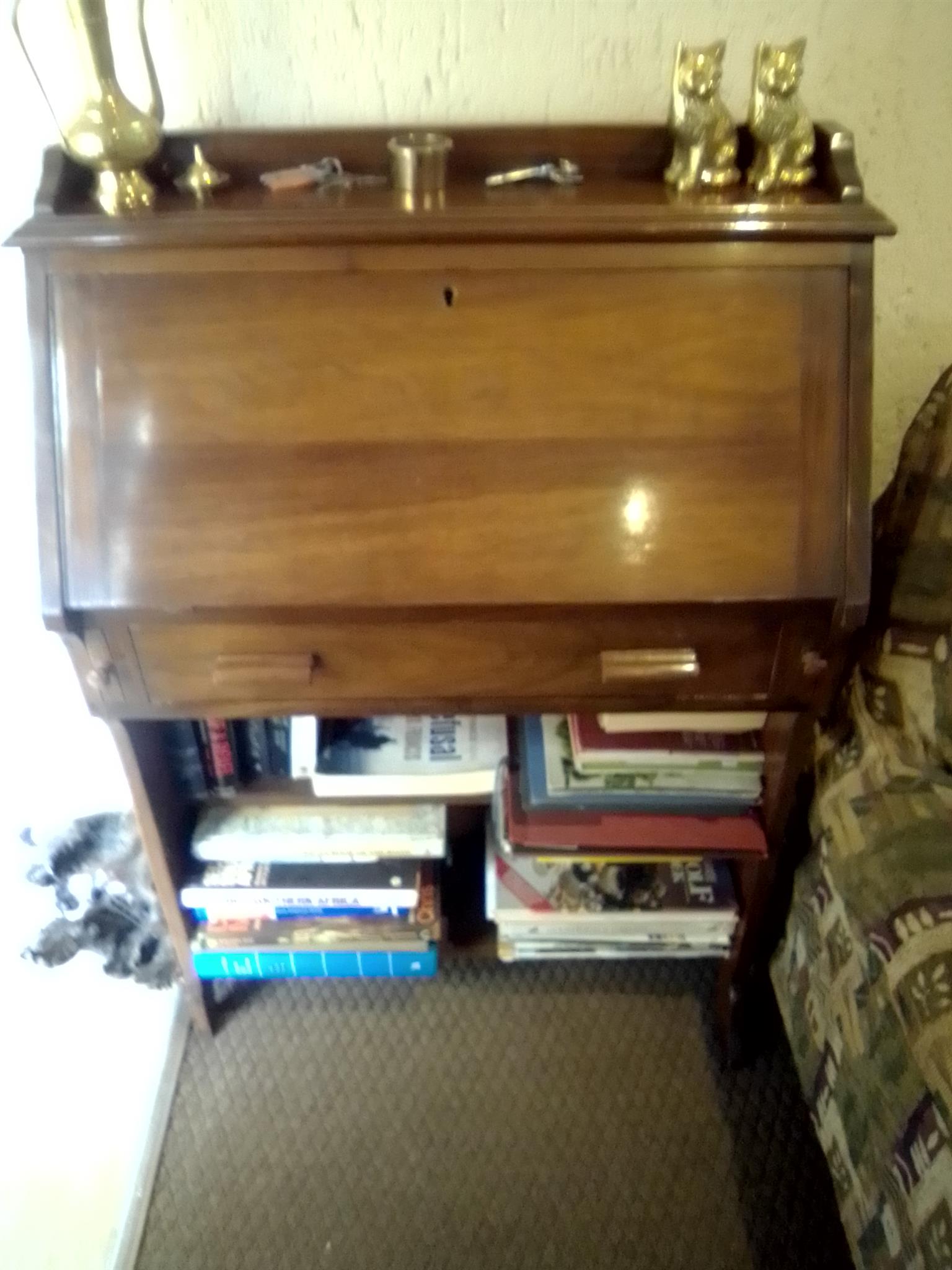 Old pen draw chest table Old pen draw chest table