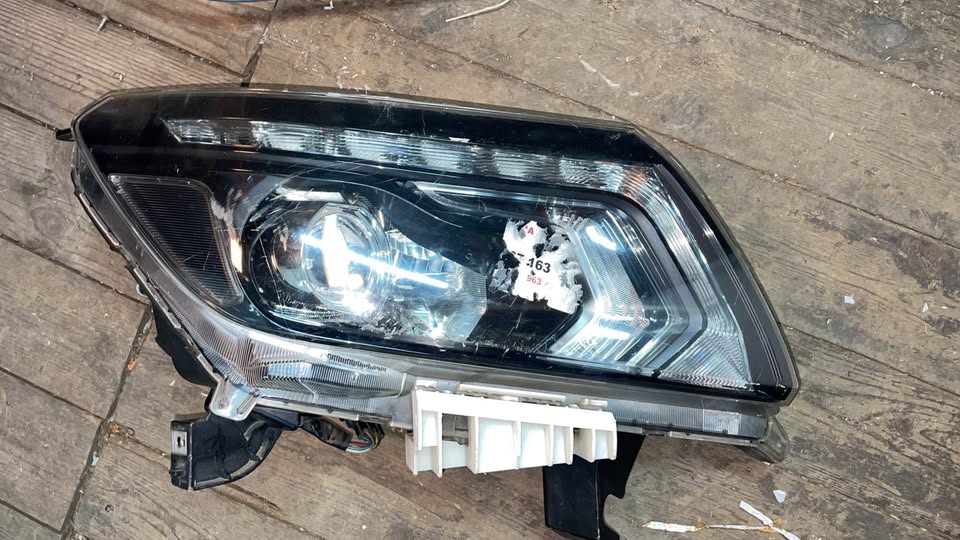 Nissan Navara headlight - Private Seller Nissan Navara headlight - Private Seller