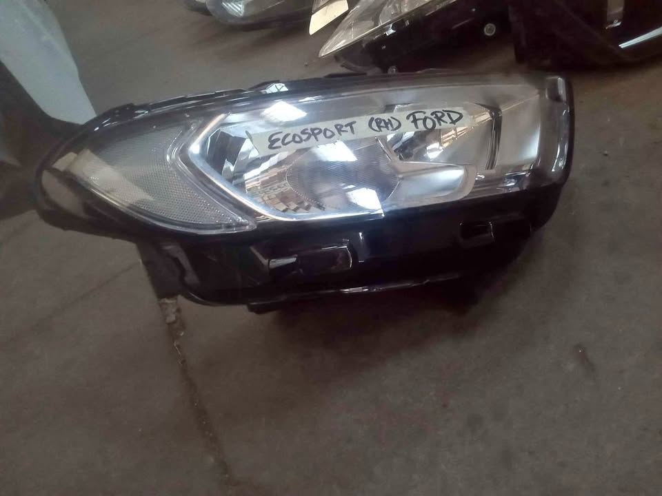 Ford escosport headlight left - Private Seller Ford escosport headlight left - Private Seller