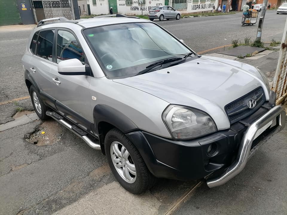 2006 Hyundai Tucson 2.0 SUV with a leather seat and Spare key