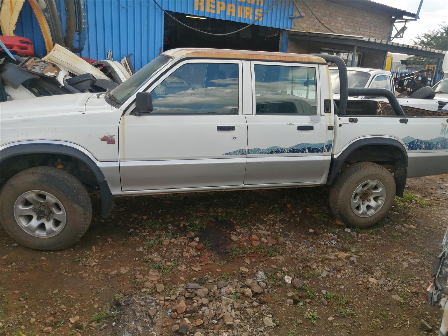 Selling courier 4x4 bakkie with wlL engine