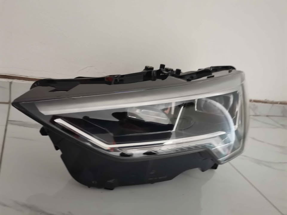 Audi Q3 xenon headlight left side 2021-2023 - Private Seller Audi Q3 xenon headlight left side 2021-2023 - Private Seller