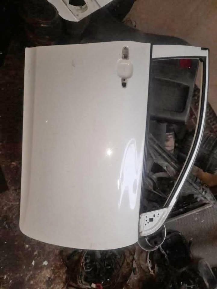 TOYOTA COROLLA QUEST RIGHT FRONT DOOR - Private Seller TOYOTA COROLLA QUEST RIGHT FRONT DOOR - Private Seller
