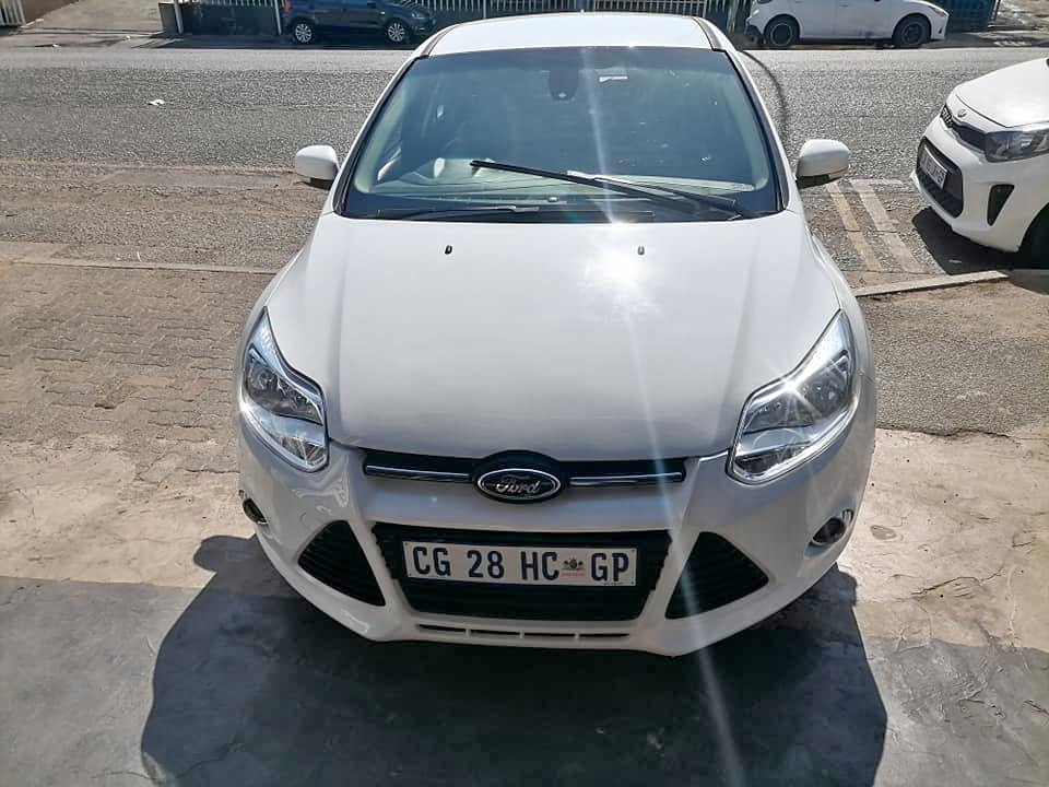 2013 Ford Focus 2.0 TDCI Automatic Hatchback Sport with a leather seat