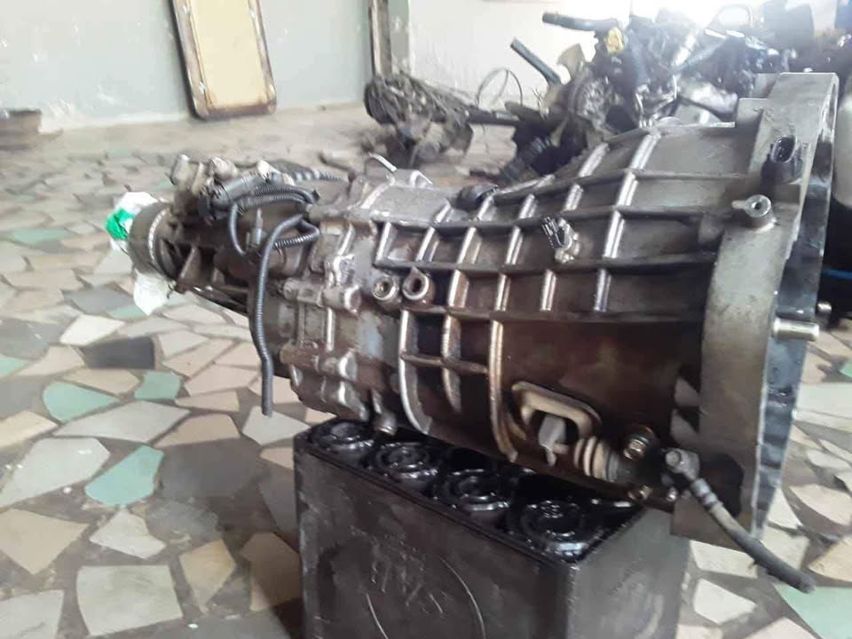 Nissan Np300 yd25 4x2 gearbox for sale - Private Seller