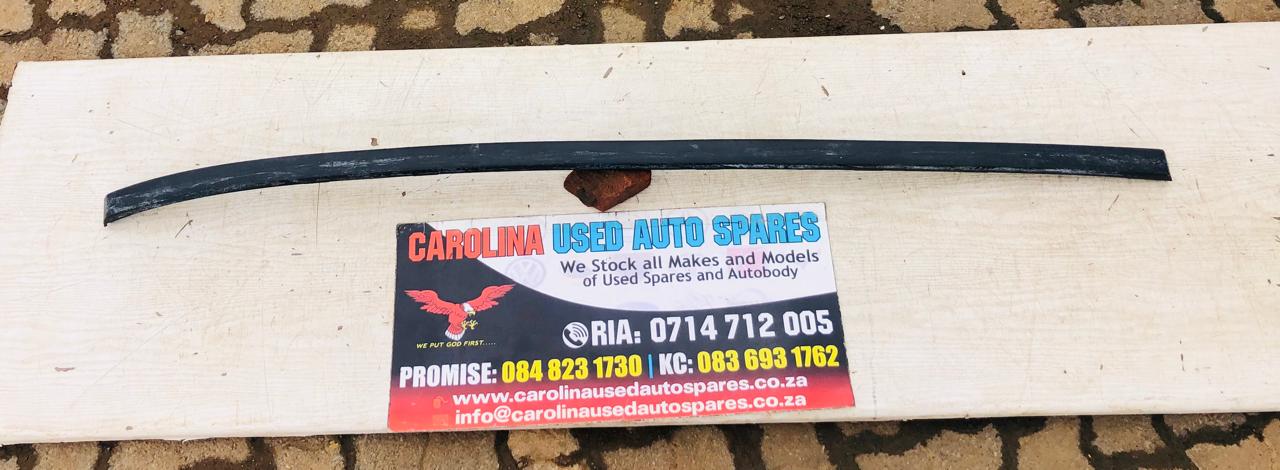 Mahindra KUV 100 left side roof moulding (2018-2022) - Private Seller