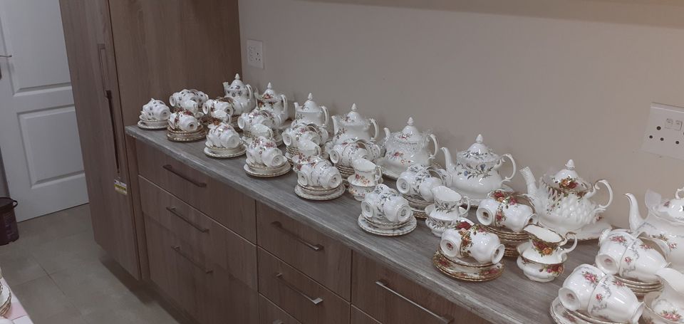 ROYAL ALBERT SETS ROYAL ALBERT SETS